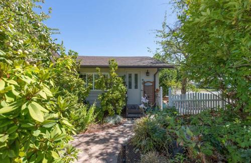 Sequim Apartment | SQ Rose Bud 1
