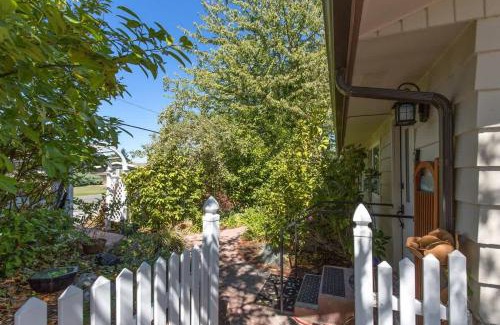 Sequim Apartment | SQ Rose Bud 1