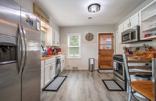 New Buffalo House | Sq Toe's Last Resort:Dog-Friendly*Fenced* GameRoom