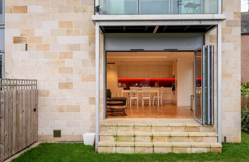 St. Andrews Apartment | Square Green | Garden Apartment With Putting Gree