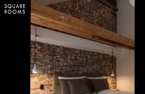 Dusseldorf Old Town Apartment | Square Rooms 20