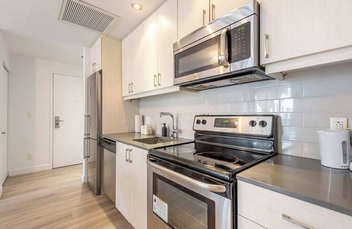 International District Apartment | Square Victoria - Balcony View & Free Parking