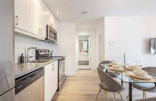 International District Apartment | Square Victoria - Balcony View & Free Parking