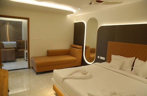 Narasaraopet Hotel | SRIPADAM GRAND