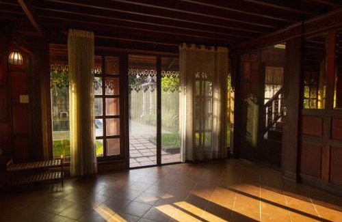 Vientiane House | SRIPHAYA 2 Lao style Poolside Villa