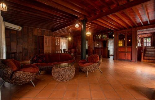 Vientiane House | SRIPHAYA 2 Lao style Poolside Villa