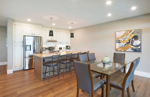 Rosemount Apartment | SRS Sunrise Suite ~ Private 2 King Apartment with Parking