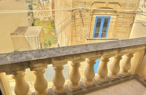 Xaghra Apartment | St Anglu Xaghra Family Stay - Lift and AC included