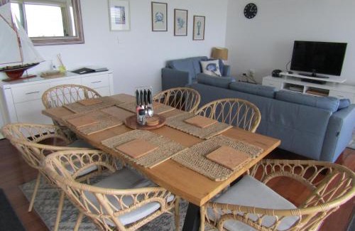 Melville House | St Helens Beachfront - Absolute Beachfront