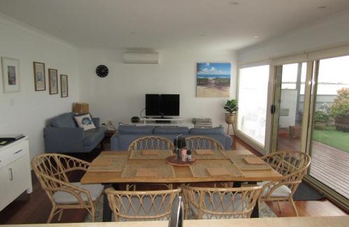 Melville House | St Helens Beachfront - Absolute Beachfront