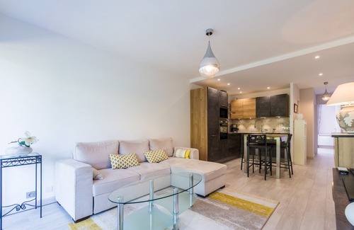 Saint-Jean-de-Luz Apartment | St Jean de Luz apartment in secure residence with swimming pool