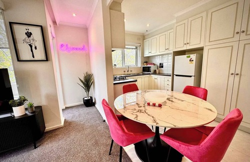 Elwood Apartment | St Kilda Elwood 2BR Aptmnt Parking near Beach