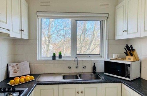 Elwood Apartment | St Kilda Elwood 2BR Aptmnt Parking near Beach