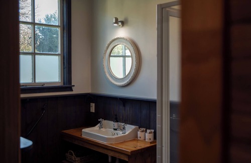 Springlands Bed & Breakfast | St Leonards Vineyard Cottages