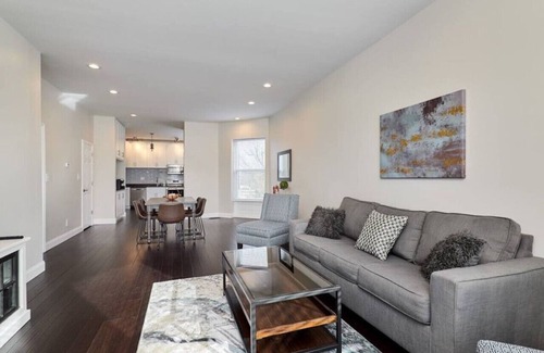 Central West End Apartment | St. Louis 2BD/2BA, Forest park, BJ hospital, & CWE Fl 2