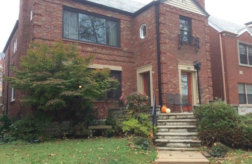 St. Louis Hills House | St Louis Hills with a View