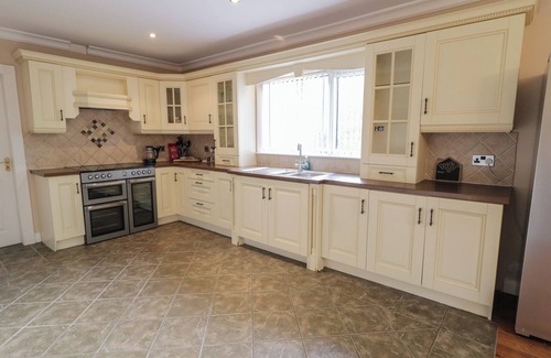 Muff Cottage | ST. MICHAEL'S, pet friendly, with hot tub in Muff, County Donegal