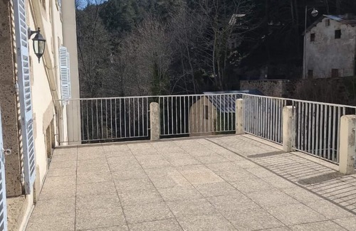 Saint-Nectaire Apartment | St Nectaire: Balneo apartment with large standing terrace