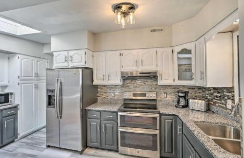 Highland House | St Paul Abode with Deck about 6 Mi to Minneapolis!