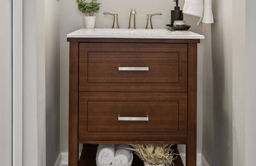 West Seventh House | St. Paul Hidden Gem close to the Xcel Center + Airport hosted by Katrina