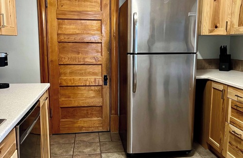 Summit - University Apartment | St. Paul's Cozy Retreat is a two bedroom unit located in the heart of St. Paul.