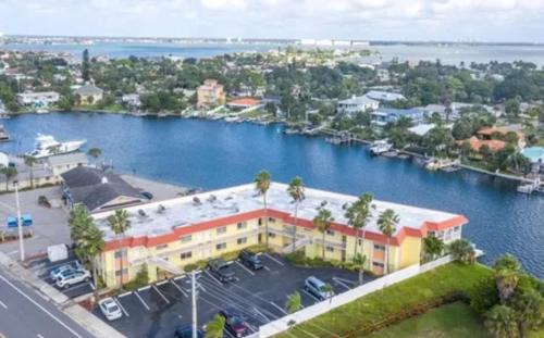 Belle Vista Apartment | St Pete Beachside Condo 3