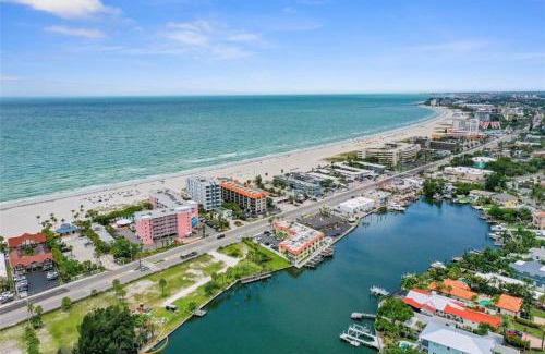 Belle Vista Apartment | St Pete Beachside Condo 3