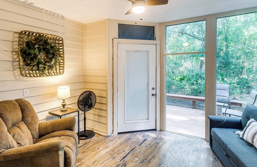 St. Simons Island Condo | St Simons Island Condo w/ Deck, Near Beaches