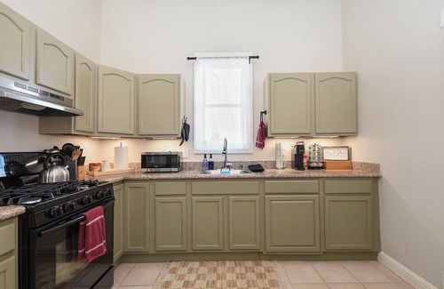 Vallejo House | ~ St. Vincent Hills ~ Walk to Farmers Market, SF Ferry Terminal, & Downtown ~
