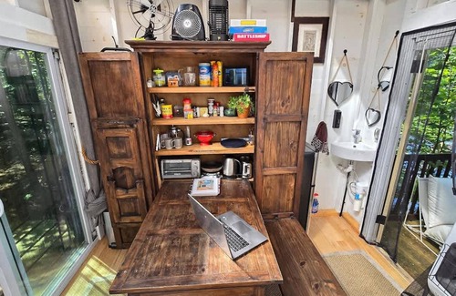 Brantingham Apartment | Stabbin Cabin 2 on Grant Island-hottub Boat Pets