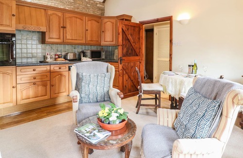 Castle Combe Cottage | STABLE COTTAGE, pet friendly, character holiday cottage in Bath