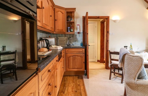 Castle Combe Cottage | STABLE COTTAGE, pet friendly, character holiday cottage in Bath