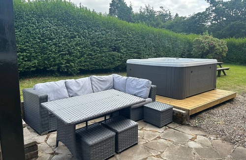 Alderbury Cottage | Stables Cottage by Group Retreats