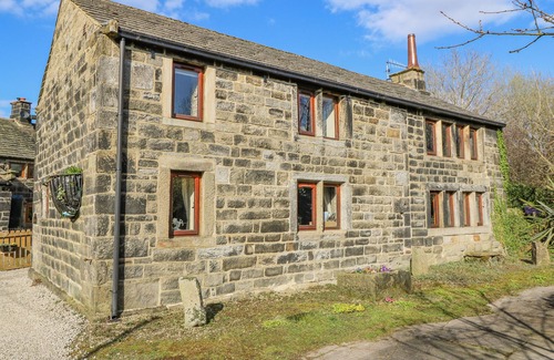 Todmorden Cottage | STABLES COTTAGE, character holiday cottage in Todmorden