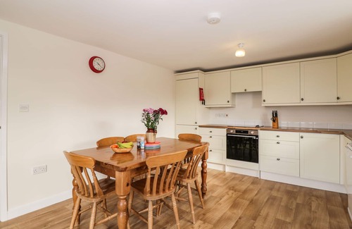 Melksham Cottage | STABLES COTTAGE, pet friendly, character holiday cottage in Bowerhill