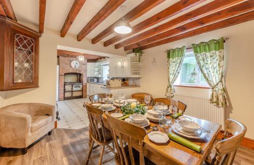 Pontfadog House | Stabyl-Y-Ddol
