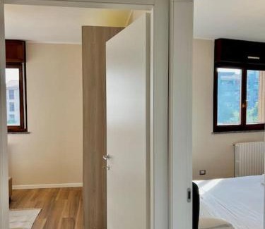Quarto Cagnino Apartment | Stadio fiera ampio e luminoso alloggio con balcone