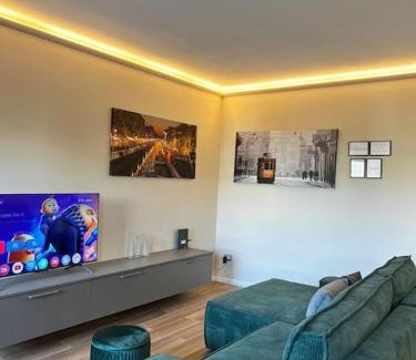 Quarto Cagnino Apartment | Stadio fiera ampio e luminoso alloggio con balcone