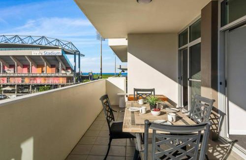 Wollongong Apartment | Stadium Escape - A Contemporary Beachside Retreat