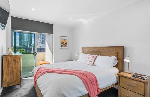 Wollongong Apartment | Stadium Escape - A Contemporary Beachside Retreat