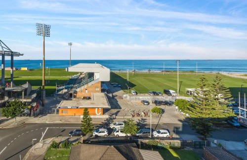 Wollongong Apartment | Stadium Escape - A Contemporary Beachside Retreat