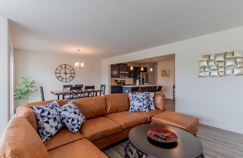 Fleming House | Stadium sanctuary. Your retreat near Beaver Stadium 🦁