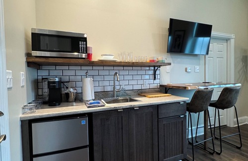 Babe Denny House | Stadium Stays #2 in downtown INDY. 5 minute walk to the Stadium. Free parking.