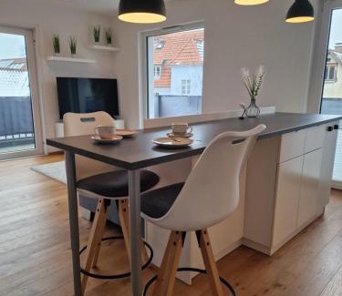 Aschach Apartment | Stadt & See - neuwertige Ferienwohnung