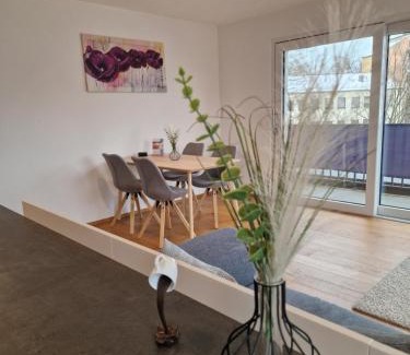Aschach Apartment | Stadt & See - neuwertige Ferienwohnung
