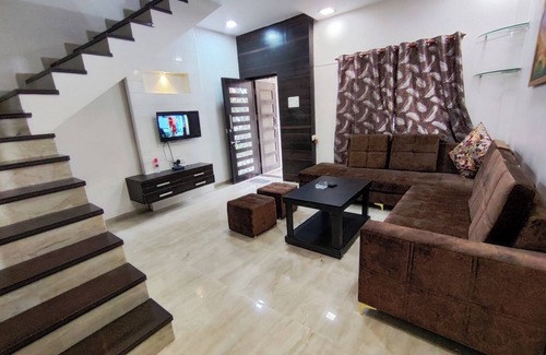 Rau Villa | Staeg Villa in center of the city 2bhk