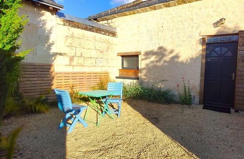 Beaumont-en-Veron House | Stage of the Loire à Vélo