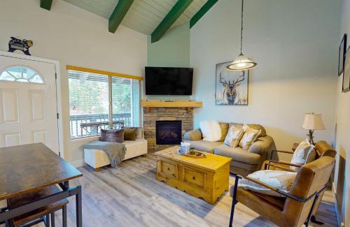 Tahoe Village Apartment | Stagecoach Ski Condo