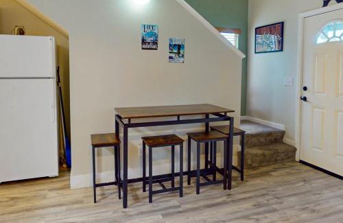 Tahoe Village Apartment | Stagecoach Ski Condo