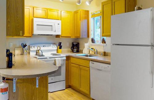 Tahoe Village Apartment | Stagecoach Ski Condo